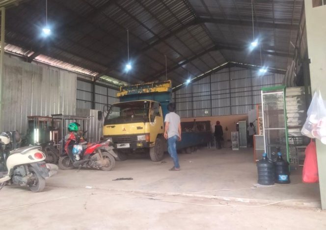 
					Belum Kantongi Izin, Gudang Pembuatan Lemari Kaca Diduga Sudah Beroperasi