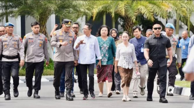 
					Pemerintah Kota Batam mengambil langkah kongkret untuk mengatasi persoalan air bersih yang dikeluhkan warga.
