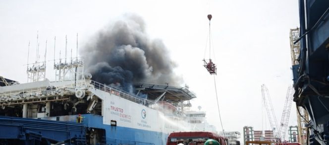 
 Kebakaran Kembali Melanda PT ASL Shipyard Batam Hari Ini