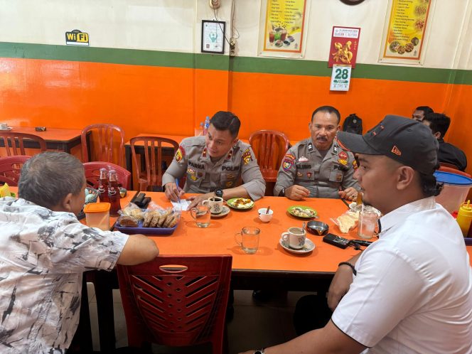 
					Kapolsek Pelabuhan Tembilahan Intensifkan Sambang Dialogis, Warga Diajak Aktif Jaga Keamanan Lingkungan