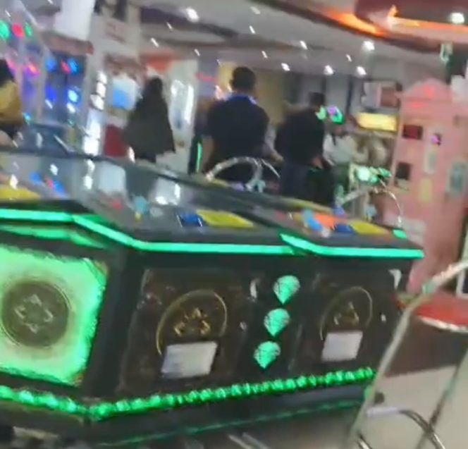 
					Batam Uji Nyali Penegakan Hukum: Mesin Permainan Anak Anak Terselubung Tempat Perjudian 303 di BCS Mall