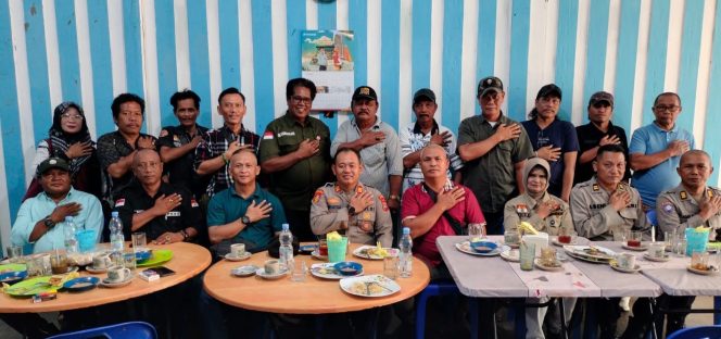 
					Kapolsek Kundur beserta jajaran foto bersama awak media se Pulau Kundur, Kamis (29/1/2026)Kapolsek Kundur beserta jajaran foto bersama awak media se Pulau Kundur, Kamis (29/1/2026)