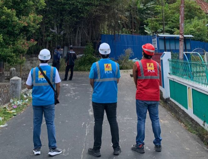 
					Kolaborasi PLN dan USPIKA Kecamatan Belakang Padang, Lakukan Pemangkasan Pohon Demi Keandalan Listrik