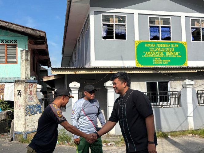 
					Perkuat Kebersamaan, Kantor Imigrasi Belakang Padang Mengadakan Kegiatan Gotong Royong Ciptakan Lingkungan Kerja Bersih dan Nyaman