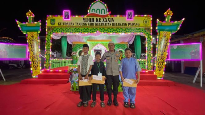 
					SUKSESKAN SYIAR ISLAM, POLSEK BELAKANG PADANG KAWAL PENUTUPAN MTQH KE-XXXIV KELURAHAN TANJUNG SARI