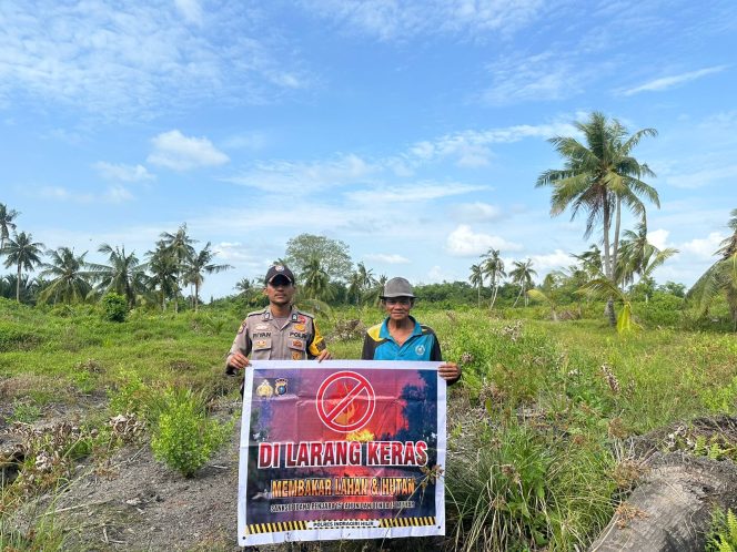 
					Patroli Karhutla, Polsek Kateman Tegaskan Larangan Membakar Lahan di Kelurahan Bandar Sri Gemilang