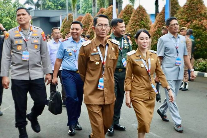 
					Wali Kota Batam, Amsakar Achmad, bersama Wakil Wali Kota Batam, Li Claudia Chandra, dan jajaran Forum Koordinasi Pimpinan Daerah (Forkopimda) Batam menghadiri Rapat Koordinasi Nasional (Rakornas) 2026 yang digelar di Sentul International Convention Center (SICC), Kabupaten Bogor, Jawa Barat, Senin (2/2/2026).