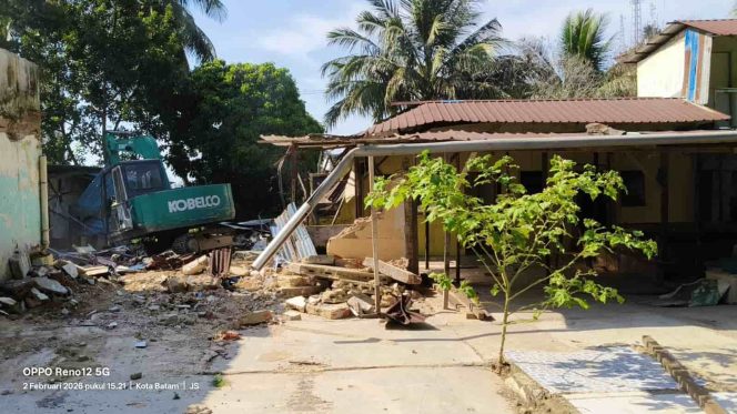 
					PT dan Gereja Saling Klaim Lahan di Kampung Pelita, Warga Terjepit di Tengah Konflik
