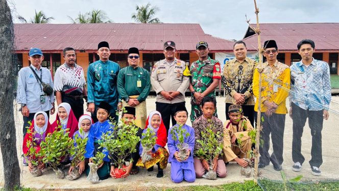 
					Green Policing di SDN 013 Penjuru, Tanam Mangrove Sejak Dini untuk Jaga Lingkungan Pesisir