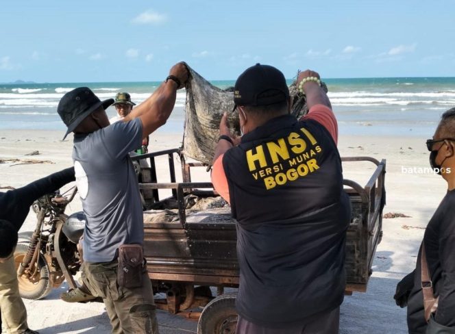 
					Selain Pantai Dungun, Karung Diduga Berisi Limbah B3 Juga Ditemukan di Tiga Pantai Lainnya