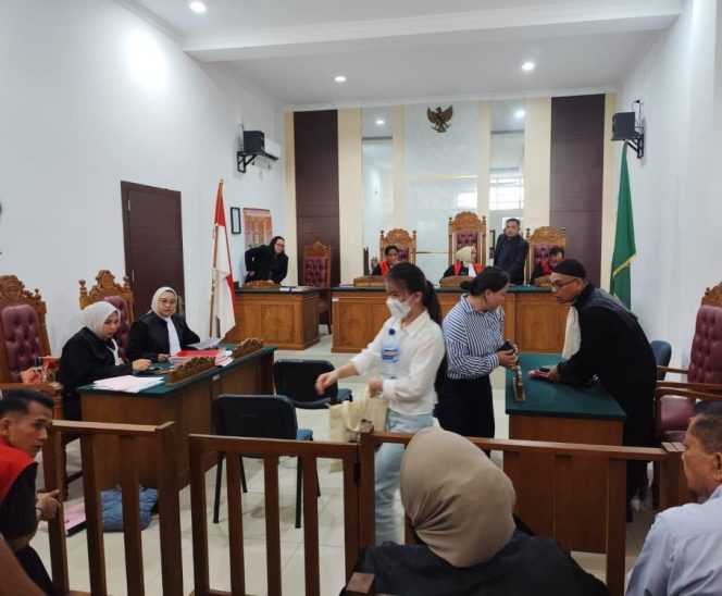 
					Kakak Beradik Pengeroyok Pengusaha Laundry di Tanjungpinang Dituntut 4 Bulan Penjara