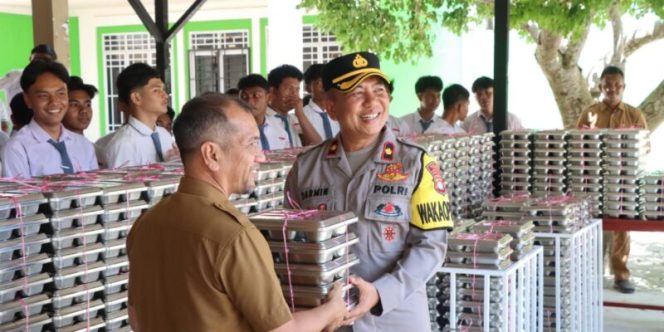 
					Running Operasi SPPG Dabo 3, Polres Lingga Salurkan 1.221 Porsi Makan Bergizi Gratis