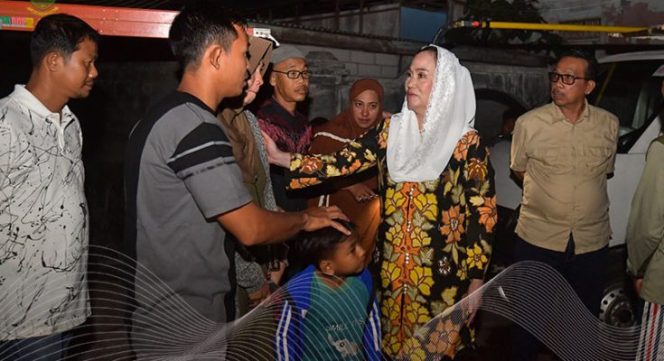 
					Turun Langsung Tinjau Musibah Kebakaran di Ranai Kota, Bupati Natuna Pastikan Korban Tak Sendiri