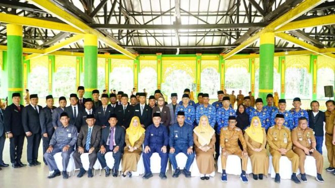 
					Penyegaran Organisasi, Pemkab Lingga Lantik Puluhan Pejabat Eselon III dan IV