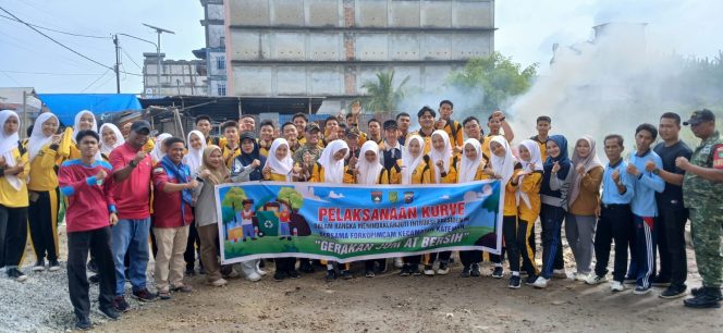 
					Ratusan Warga dan Lintas Instansi Kurve Jum’at Bersih, DAM Pasar Guntung Jadi Sasaran Utama