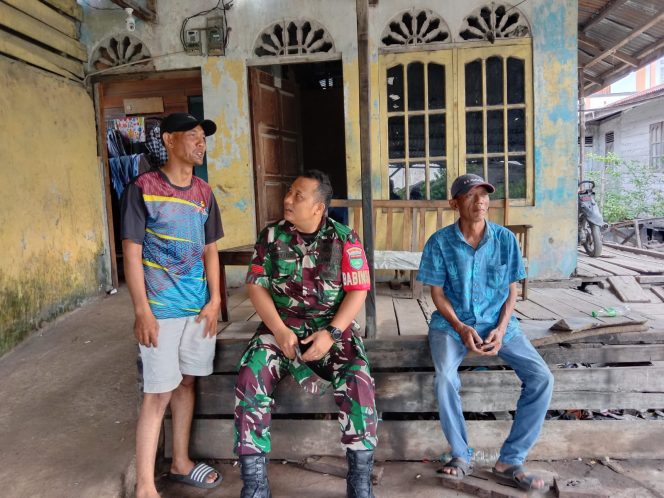 
					Edukasi Musim Kemarau, Babinsa Koramil 06/KTM Ingatkan Warga Bandar Sri Gemilang