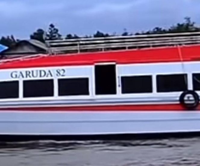 
					Speed Boat Garuda 82 yang ditindak oleh Bea Cukai diduga bawa barang-barang ilegal.