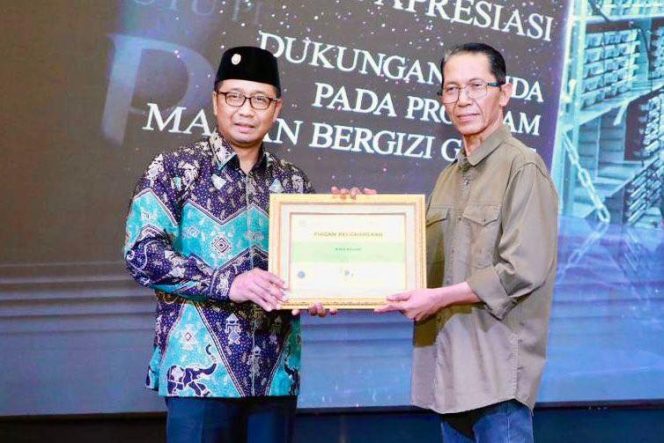 
 Dukung Program MBG, Wali Kota Batam Raih Penghargaan dari BPMP