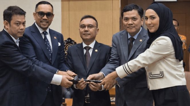 
 Ahmad Sahroni saat ditetapkan kembali menjadi pimpinan Komisi III DPR RI, Kamis (19/2/2026).