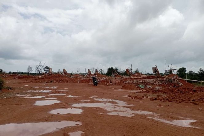 
					Cucian Pasir Diduga Tanpa Izin di Bida Asri 3 Kembali Ramai, Pengawasan dipertanyakan.
