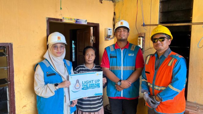 
					Nyalakan Mimpi, PLN Belakang Padang Hadirkan Listrik Gratis Untuk Warga Kampung Tengah
