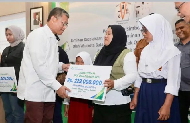
					Program Prioritas Amsakar-Li Claudia, 10.285 Pekerja Rentan di Batam Terima Perlindungan BPJS Ketenagakerjaan Tahun Ini