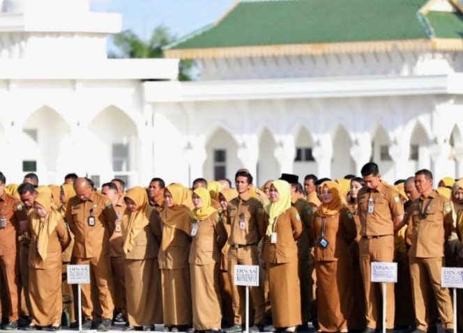 
					Apel ASN Pemerintah Kota Batam saat jam kerja, foto diambil beberapa waktu yang lalu saat apel di Halaman Kantor Wali Kota Batam.