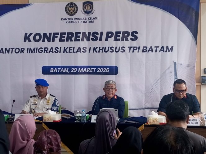 
					Imigrasi Batam Seret Oknum Petugas Pungli ke Jalur Disiplin, Hapus Praktik ‘Ruang Gelap’ di Pelabuhan