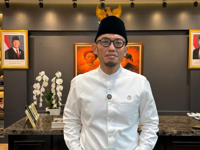 
 Kemenhaj Imbau Penundaan Keberangkatan Umrah, Pastikan Persiapan Haji Tetap Berjalan