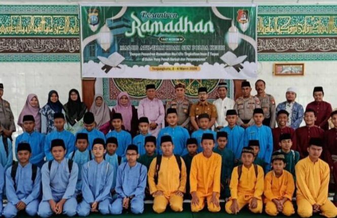 
 Puluhan Pelajar Kundur Ikuti Pesantren Ramadhan di Masjid At Thayyibah SPN Polda Kepri