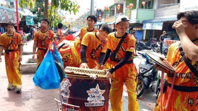 
					Kemeriahan Cap Go Meh di Pulau Penawar Rindu, Barongsai VDB 8 Star Hibur Warga