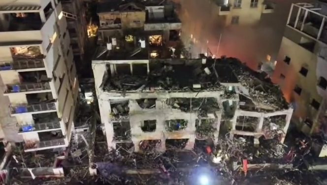 
 Suasana kehancuran di Tel Aviv setelah rudal Iran menghantam daerah tersebut