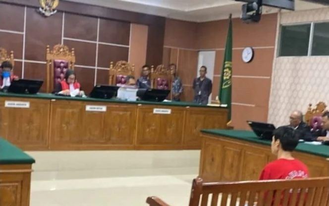 
					Fandi Ramadhan Divonis 5 Tahun dalam Kasus Penyelundupan Sabu 1,9 Ton, Dinilai Lakukan Pemufakatan