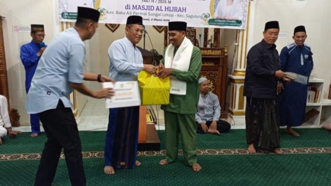 
					Hujan Deras Iringi Berbuka Puasa Penuh Berkah di Masjid Al-Hijrah, Bantuan Rp40 Juta Diserahkan untuk Kemakmuran Masjid