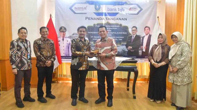 
					Gubernur Kepri Teken Pinjaman Daerah dengan Bank BJB di Batam