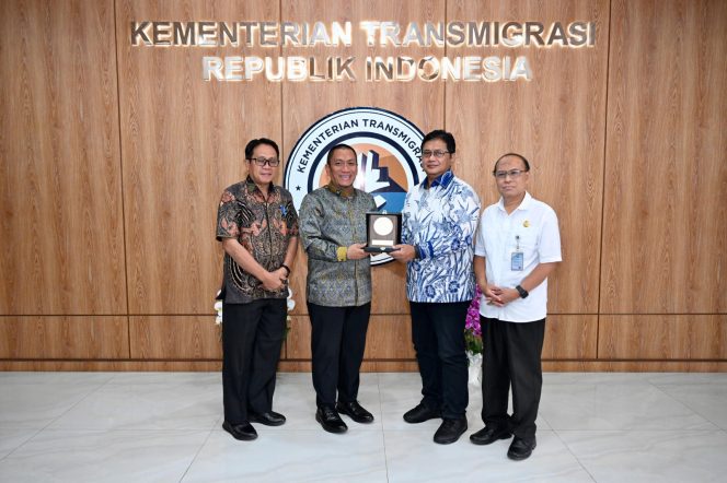 
 Perkuat Infrastruktur Kawasan Mahalona, Wamen Viva Yoga Dukung Luwu Timur Sebagai Sentra Tanaman Pangan  