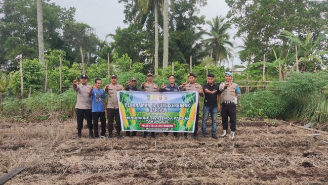 
					Polsek Teluk Belengkong Bersama Warga Saka Rotan Tanam Jagung, Dorong Kemandirian Pangan Desa