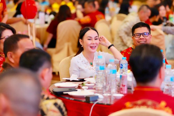 
					Wakil Wali Kota Batam, Li Claudia Chandra, menghadiri perayaan Cap Go Meh serta pengukuhan dewan dan pengurus PERWAKAB Batam di Pacific Palace Hotel, Batam, Sabtu (7/3/2026) malam.