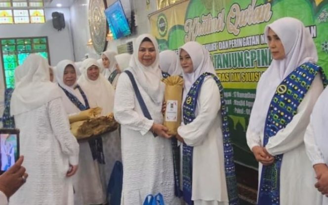
 BKMT Tanjungpinang Gelar Khatmil Qur’an Ramadhan, Dewi Ansar Ajak Jadikan Al-Qur’an Pedoman Hidup