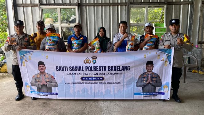 
					Bentuk Kepedulian di Bulan Suci, Polsek Belakang Padang Salurkan Bantuan Beras Kapolresta Barelang untuk Petugas Kebersihan
