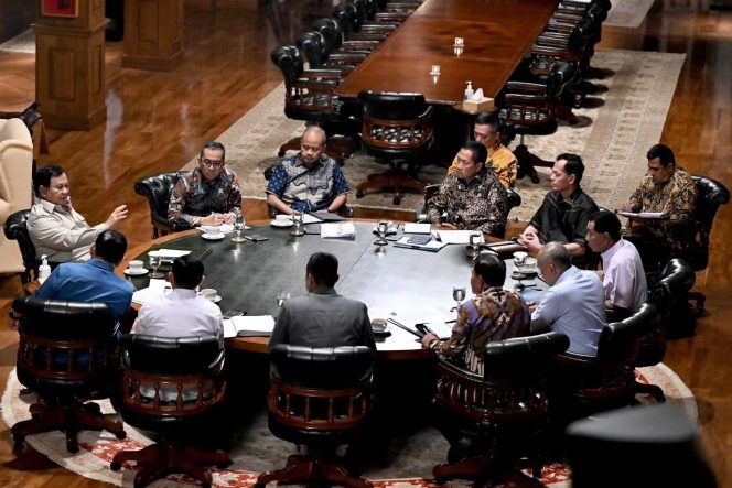 
 Di Kediaman Hambalang, Presiden Minta Update Pembangunan Kampus STEM, Mahasiswa Palestina, dan Persiapan Idulfitri