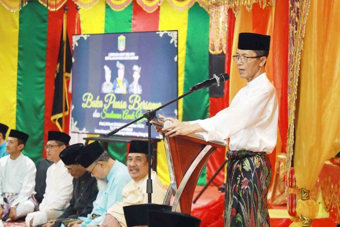 
					Wali Kota Batam Amsakar Achmad Ajak Warga Perbanyak Sedekah