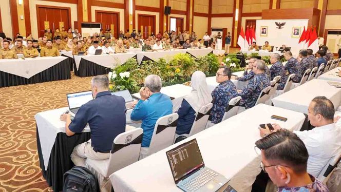 
					Menteri Dalam Negeri (Mendagri) RI, Tito Karnavian, memimpin Rapat Koordinasi (Rakor) Pengendalian Inflasi Daerah.