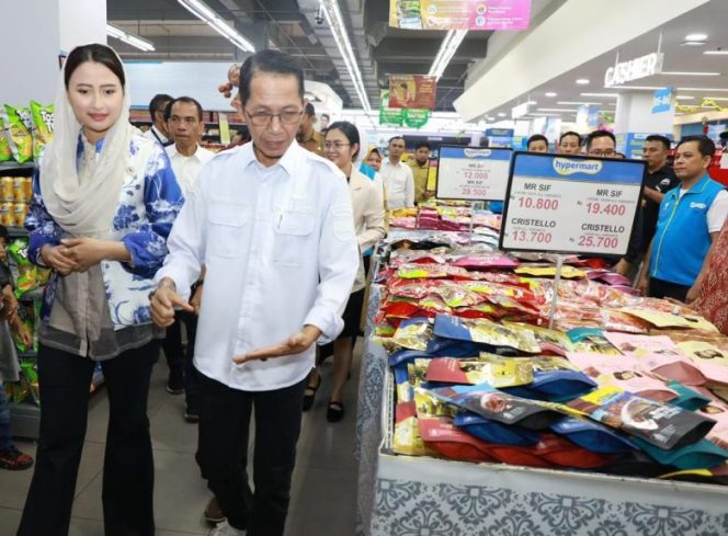 
					Wali Kota Batam Dampingi Wamendag Tinjau Harga Bahan Pokok di Nagoya Hill