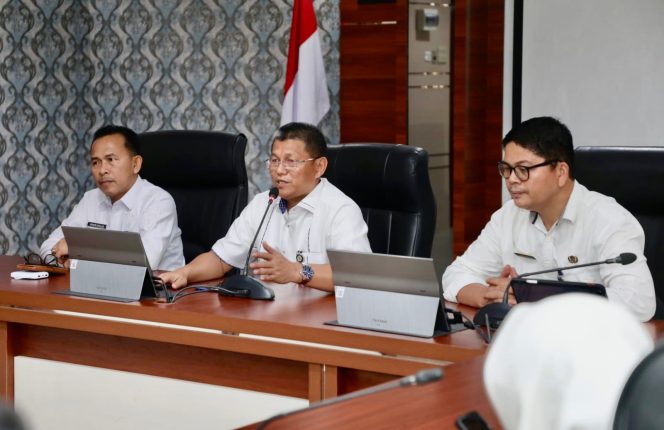 
					Sekda Batam, Firmansyah, memimpin rapat evaluasi PPID Tahun 2026 di lingkungan Pemerintah Kota Batam di Kantor Wali Kota Batam, Rabu (11/3/2026).