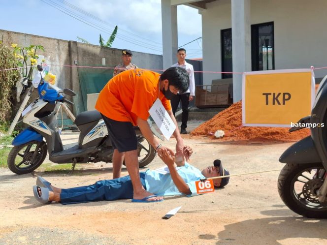 
					Pelaku Tusuk Korban dengan Pisau Sepanjang 28 Centimeter, Pembunuhan di Kebun Belakang Crown Hill Direkonstruksi