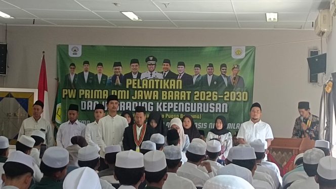 
					Pengurus Wilayah Perhimpunan Remaja Masjid Dewan Masjid Indonesia (PRIMA DMI) Provinsi Jawa Barat masa khidmat 2026–2030 berdiri bersama usai prosesi pelantikan, pada hari ahad (15/3).