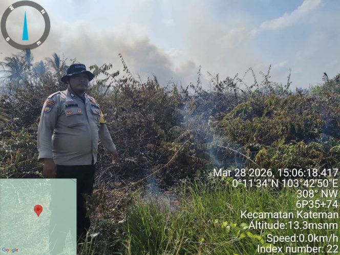 
					PERSONIL POLSEK KATEMAN IKUT SERTA PADAMKAN KEBAKARAN LAHAN DI PENJURU DAN KUALA SELAT