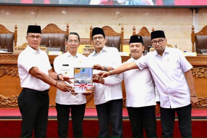 
					Pendapatan Batam 2025 Tembus Rp. 4,29 Triliun, Wali Kota Amsakar Sampaikan LKPJ di DPRD Batam