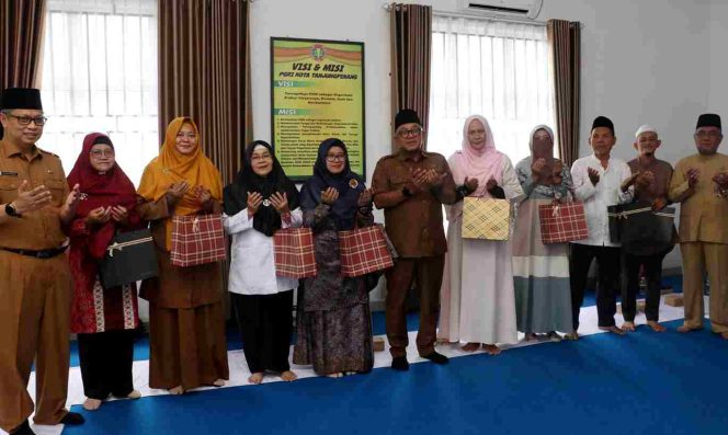 
					Wali Kota Lis Apresiasi Kebersamaan PGRI dalam Pelepasan Calon Jemaah Haji